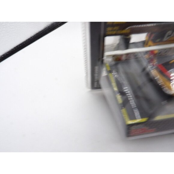 NASCAR 2000 Racing Champions Lot of 2- Ward Burton and Pit Crew & Hood Lift - Picture 4 of 12